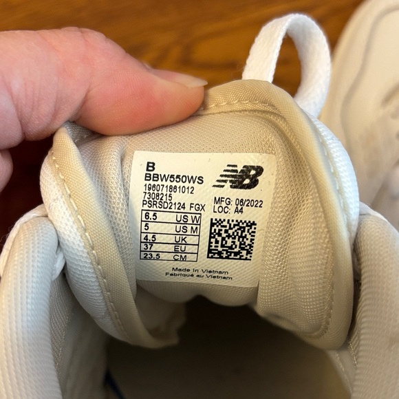 New Balance White Beige 550 Sneakers - Picture 9 of 9